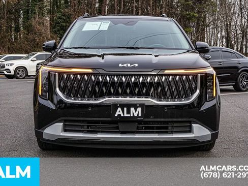 Used 2025 Kia Carnival EX image 10