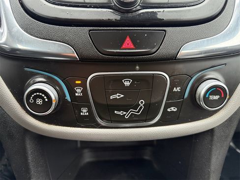 Used 2020 Chevrolet Equinox LS image 13