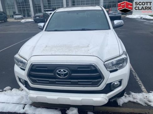 Used 2016 Toyota Tacoma Limited image 2