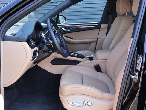Certified 2026 Porsche Macan AWD/4WD image 5
