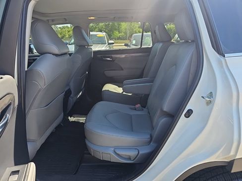 Used 2020 Toyota Highlander Platinum AWD/4WD image 28