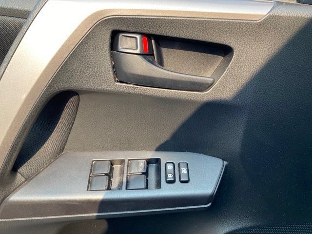 Used 2016 Toyota RAV4 LE AWD/4WD image 11