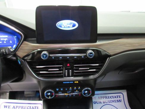 Used 2020 Ford Escape Titanium AWD/4WD image 37