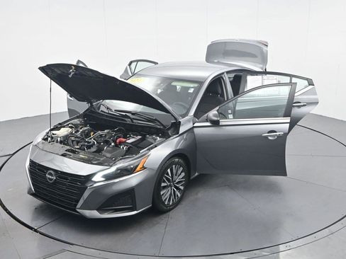 Used 2024 Nissan Altima 2.5 SV image 35