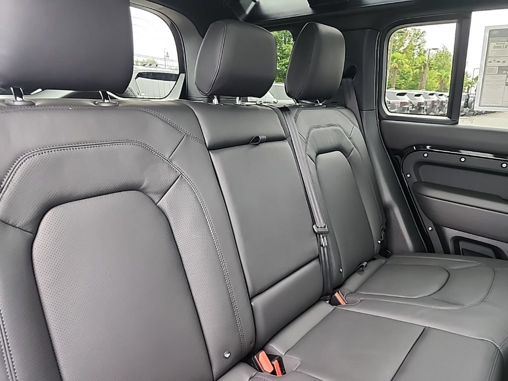 New 2026 Land Rover Defender 110 X-Dynamic SE AWD/4WD image 17