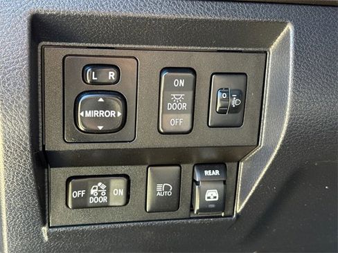 Used 2019 Toyota Tundra SR5 w/ SR5 Upgrade Package image 20