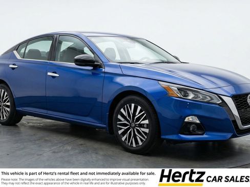 Used 2025 Nissan Altima 2.5 SV image 1