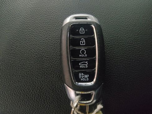 Used 2023 Hyundai Elantra SEL w/ Convenience Package FWD image 32