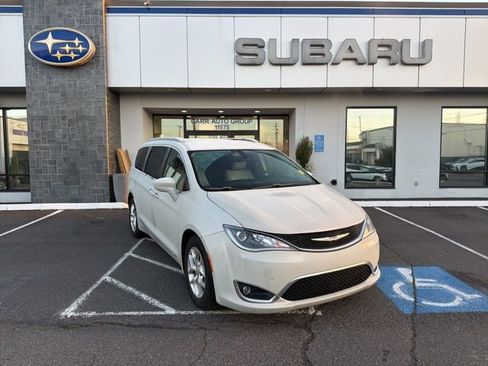 Used 2017 Chrysler Pacifica Touring-L w/ Tire & Wheel Group image 1