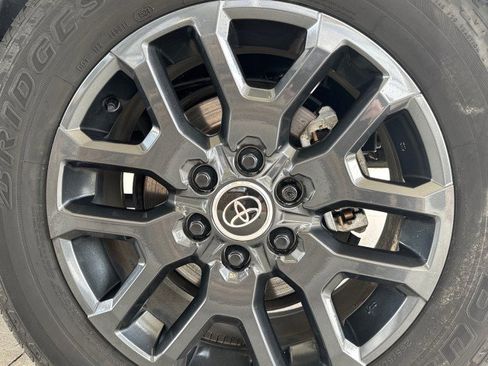 Used 2024 Toyota Tundra Platinum AWD/4WD image 5