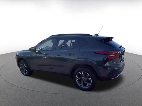 Used 2025 Chevrolet Trax LT w/ LT Convenience Package image 10