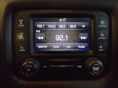 Used 2018 Jeep Compass Latitude FWD image 25
