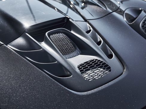 Used 2025 McLaren Artura Spider image 10