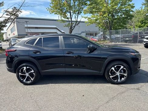 Used 2024 Chevrolet Trax RS FWD image 16
