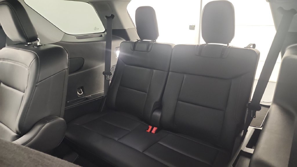 Used 2024 Ford Explorer XLT w/ Equipment Group 202A AWD/4WD image 33