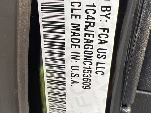 Used 2022 Jeep Grand Cherokee Laredo E image 26