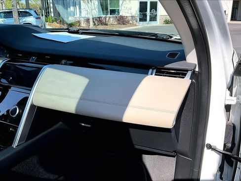 Used 2021 Land Rover Discovery Sport SE image 19