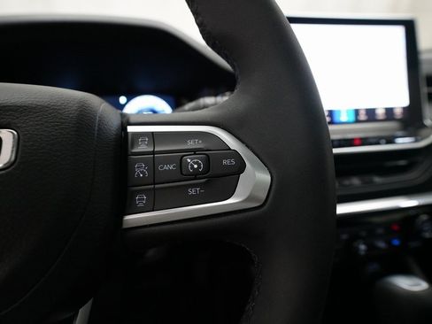 Used 2024 Jeep Compass Limited w/ High Altitude Package image 18