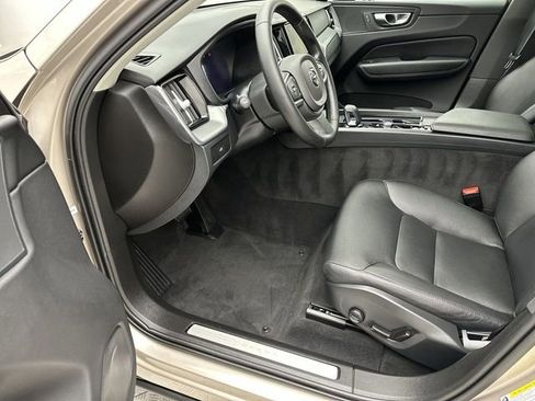 Used 2025 Volvo XC60 B5 Core image 11
