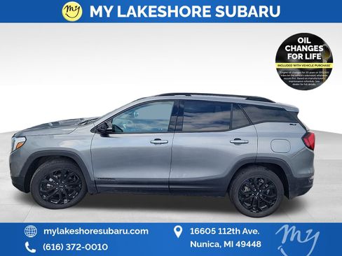 Used 2021 GMC Terrain SLT w/ Elevation Edition image 4