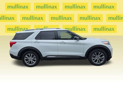 Used 2021 Ford Explorer Limited w/ Equipment Group 301A AWD/4WD image 2