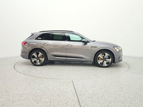 Used 2023 Audi e-tron Premium Plus w/ Premium Plus Package image 4