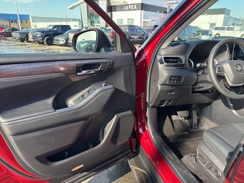 Used 2022 Toyota Highlander Platinum image 29