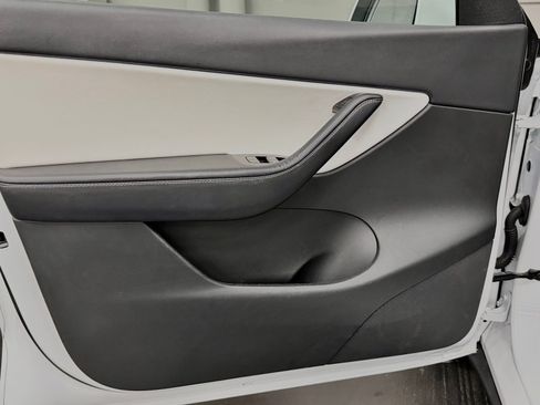 Used 2021 Tesla Model Y 2WD image 19