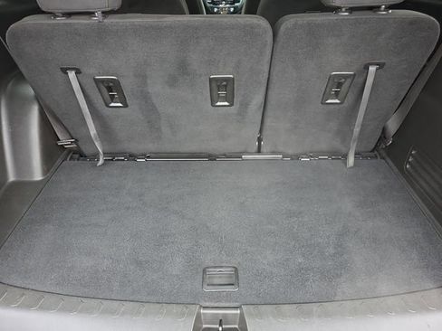 Used 2022 Chevrolet Traverse LT image 35