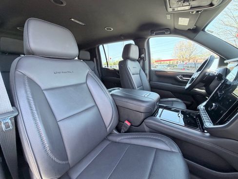 Used 2025 GMC Yukon XL Denali RWD image 26