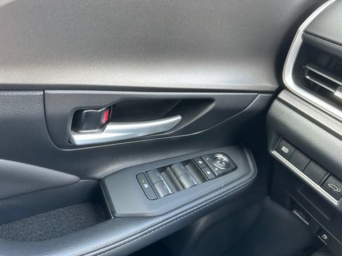 Used 2025 Toyota Grand Highlander AWD image 11
