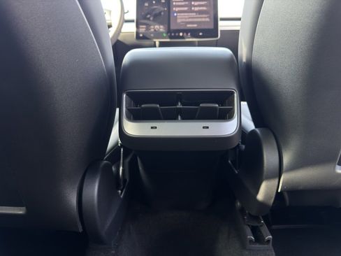 Used 2024 Tesla Model Y Long Range image 36