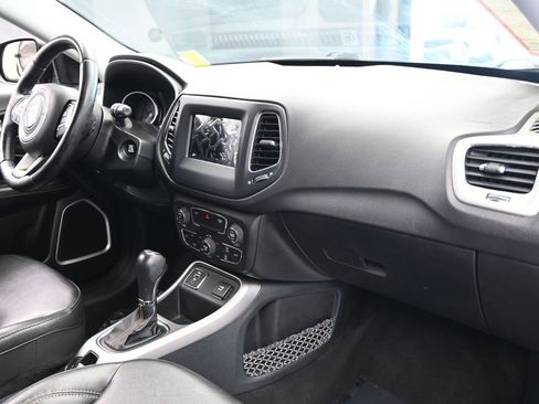 Used 2020 Jeep Compass Latitude image 45