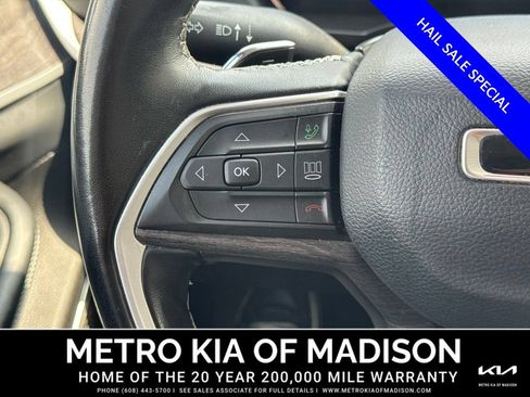 Used 2022 Jeep Grand Cherokee L Limited w/ Black Appearance Package AWD/4WD image 21