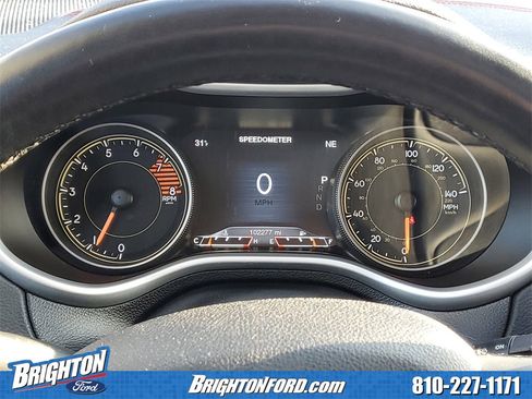 Used 2017 Jeep Cherokee Trailhawk image 16