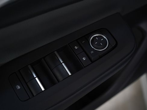 Used 2025 Toyota Prius Limited image 20