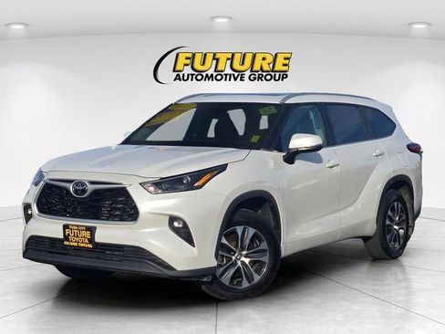 Used 2023 Toyota Highlander XLE image 10