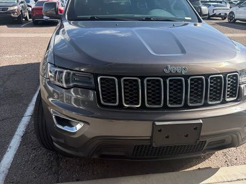 Used 2020 Jeep Grand Cherokee Laredo RWD image 3