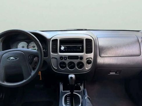 Used 2005 Ford Escape XLT image 24