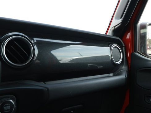 Used 2020 Jeep Wrangler Unlimited Sahara image 23