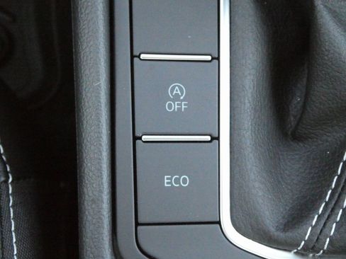 New 2025 Volkswagen Jetta SE image 14