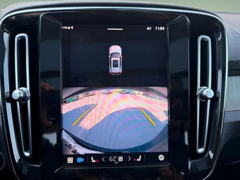 Used 2023 Volvo XC40 B5 Plus image 24