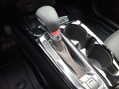 Used 2024 Chevrolet Trax RS w/ Sunroof Package image 17