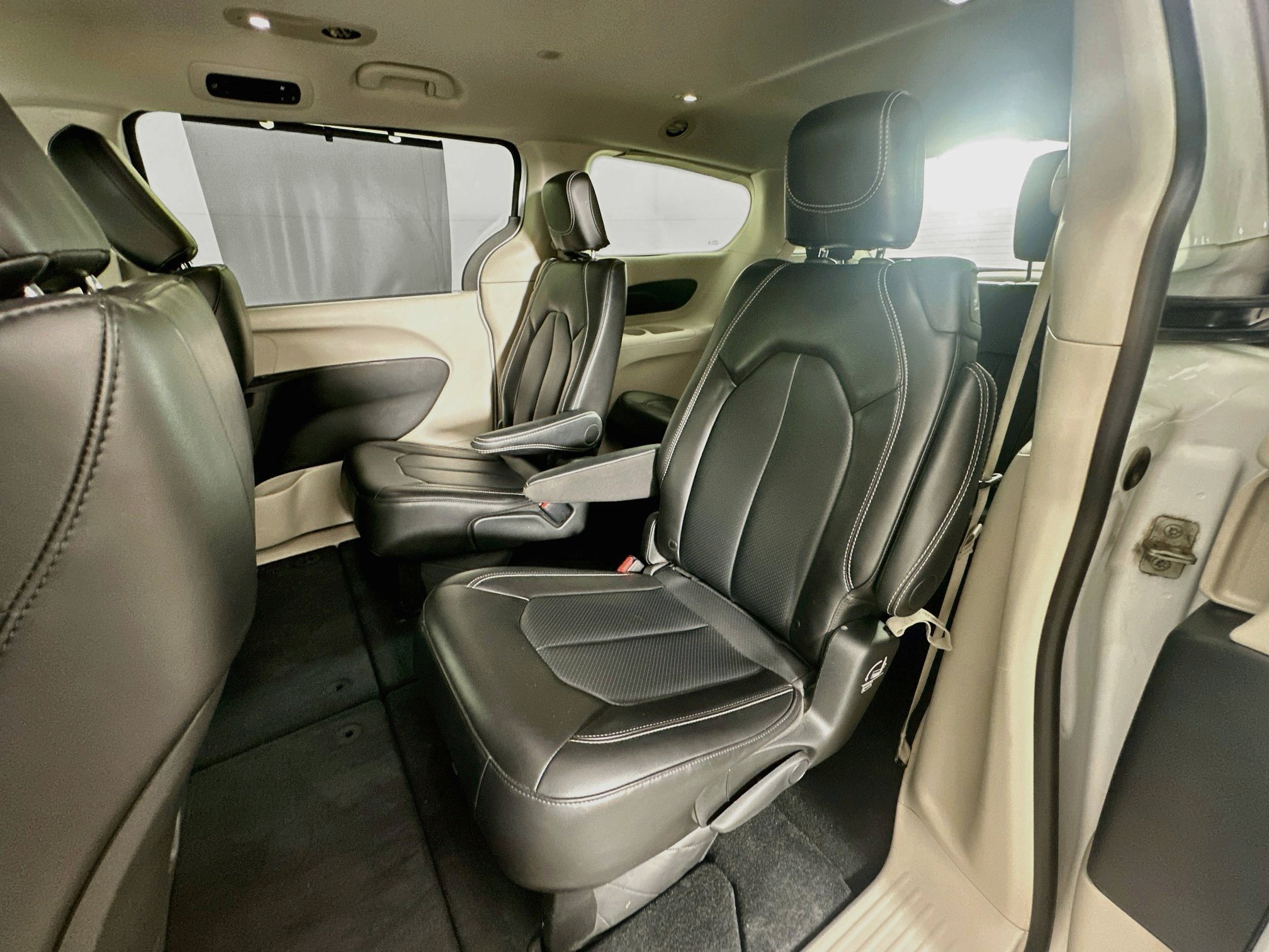 Used 2024 Chrysler Pacifica Touring-L FWD image 27