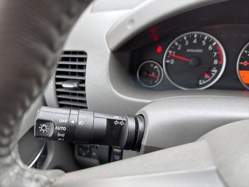 Used 2011 Nissan Frontier SL image 21