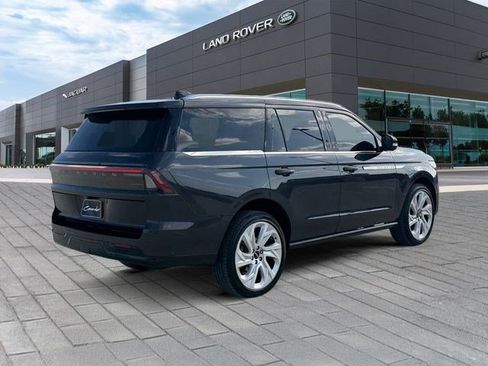 Used 2025 Lincoln Navigator Reserve AWD/4WD image 5