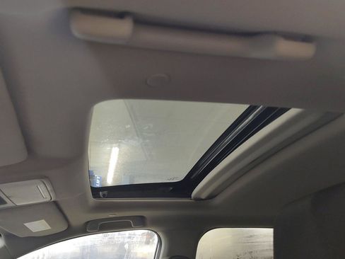 Used 2023 Honda CR-V EX image 3