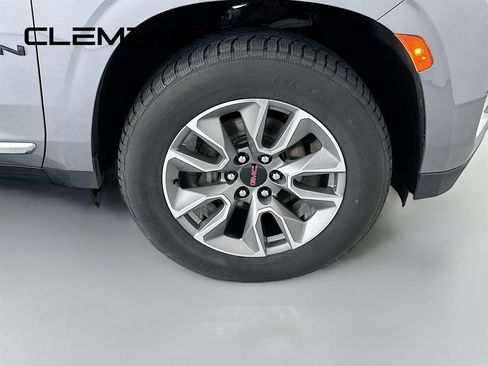 Used 2022 GMC Yukon XL SLT w/ SLT Luxury Package AWD/4WD image 38