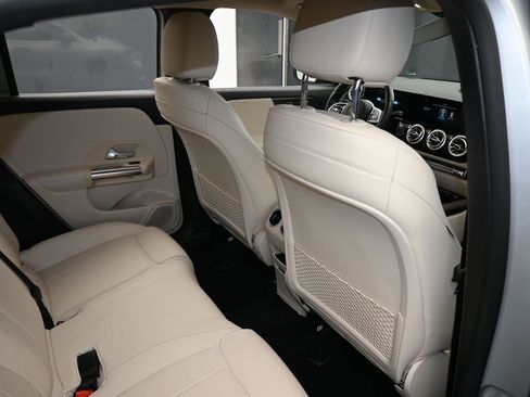 Used 2021 Mercedes-Benz GLA 250 image 42