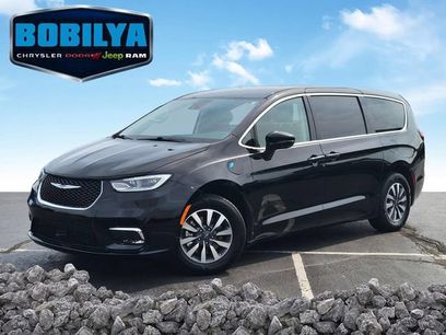 Used 2024 Chrysler Pacifica Limited